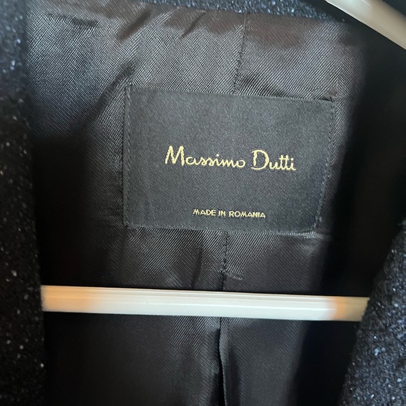 BNWT Navy Wool/polyester blazer perfect for fall to dress up or down! - Picture 6 of 6